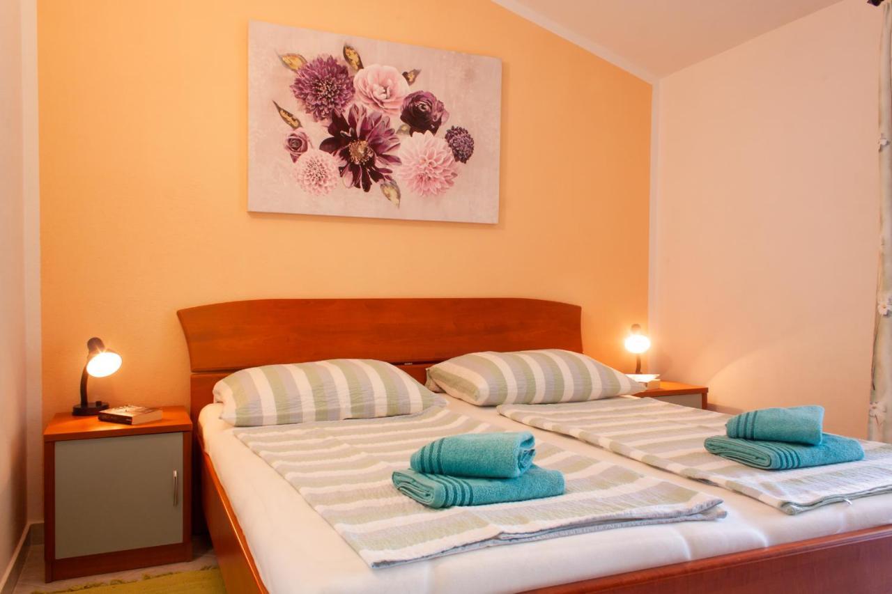 Marcel Apartment Mit Meerblick Trogir Ngoại thất bức ảnh