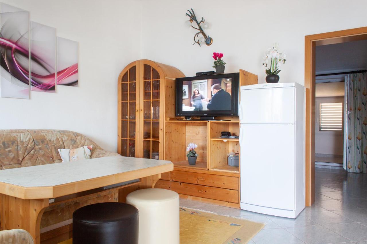Marcel Apartment Mit Meerblick Trogir Ngoại thất bức ảnh